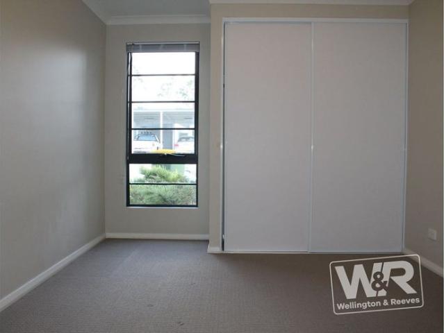 FREE STANDING UNIT IN PEACEFUL LITTLE GROVE