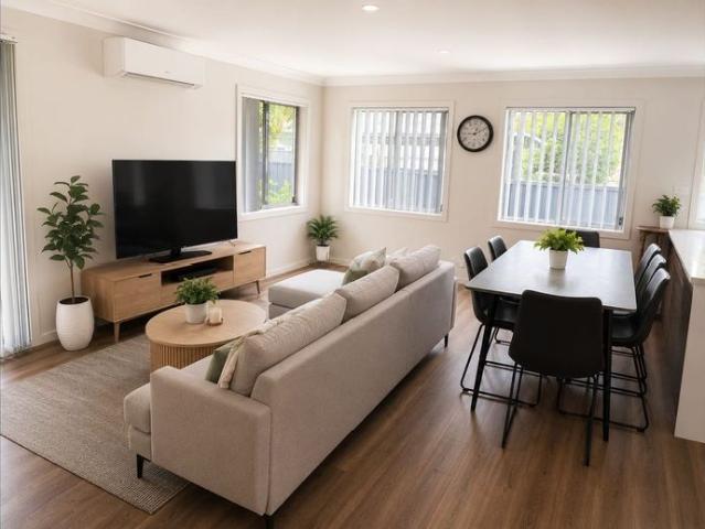 Free Standing 2 Bedroom Home with Yard | Walk to Erina Fair