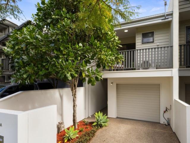 Freehold Townhouse Walk to Everything, No Body Corp Fees