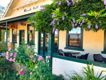 FREEHOLD Whorouly Hotel, VIC 1P0573