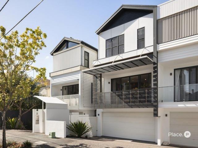 Freehold Architectural Tri Level Living with Pool and Lift in the Heart of New Farm