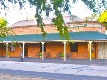 FREEHOLD Devenish Railway Hotel VIC 1P0552