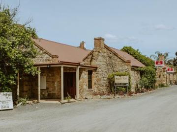 Freehold Hotel for Sale plus Adjoining Land Pratty's Patch, Maiden Gully VIC