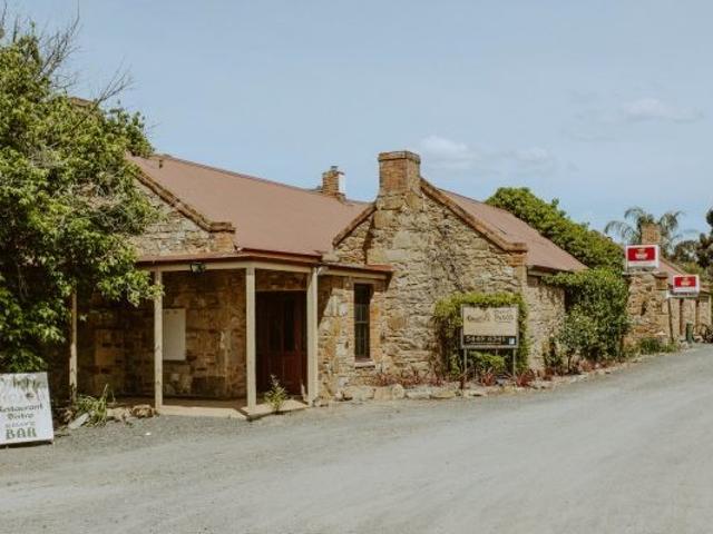 Freehold Hotel for Sale plus Adjoining Land Pratty's Patch, Maiden Gully VIC