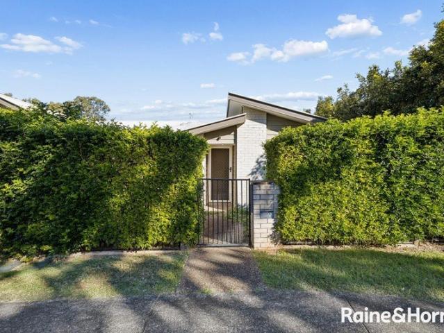 Freehold Living with No Body Corporate Fees Parkside Position in a Prime Location