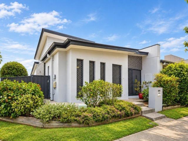 Freehold Luxury, Bushland Outlook & Effortless Lowset Living