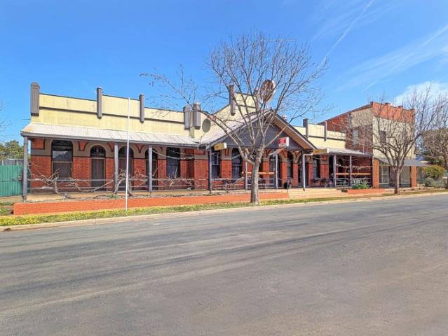 Freehold of the Iconic Oaklands Hotel, NSW A Riverina Treasure!