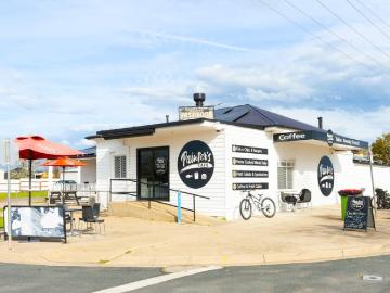 FREEHOLD Painters Cafe, Corowa NSW 1P0542
