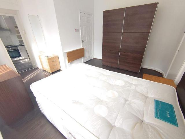 Freehold Street 2 bed flat to rent £997 pcm £230 pw