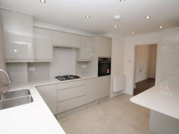 Freeland Park, Holders Hill Road, Hendon NW4, 2 bed flat to rent, £2,050 pcm | PrimeLocation