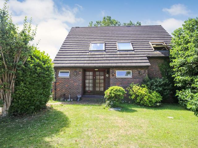 Freeman Way, Hornchurch RM11, 5 bed bungalow to rent, £3,000 pcm | PrimeLocation