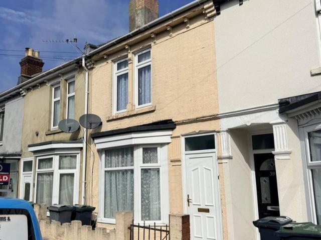 Freemantle Road, Gosport PO12 3 bed terraced house to rent £1,500 pcm £346 pw