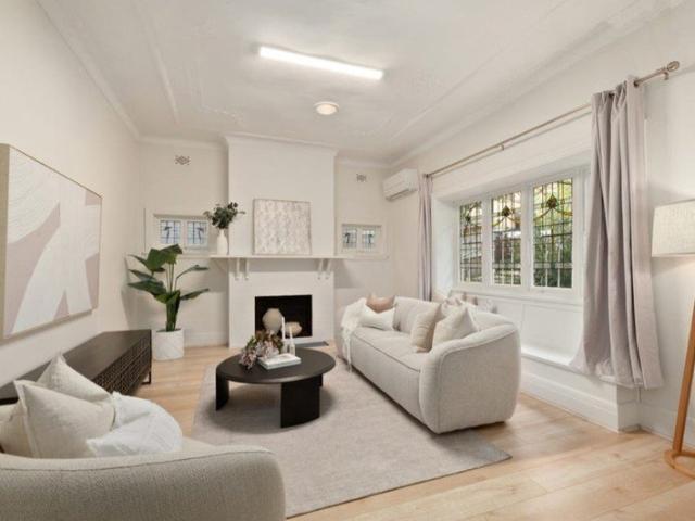 Freestanding Home, Spacious Single Level Floor Plan
