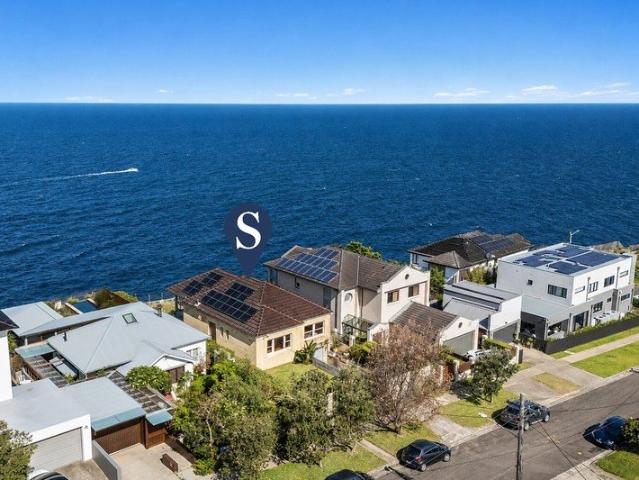 Freestanding Cliff Top Home with 180 degree Ocean Views