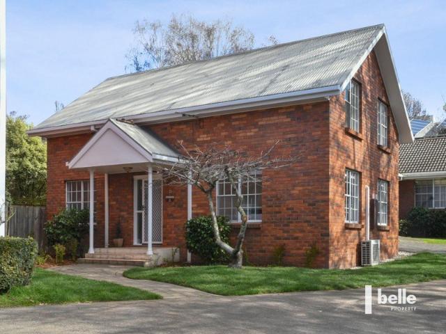 Freestanding Brick Townhouse with Flexible Living