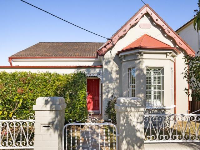 Freestanding c1900 sanctuary on 613sqm block