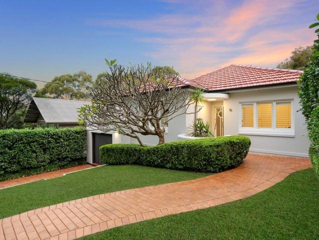Freestanding c1940s home of stylish modern refinement