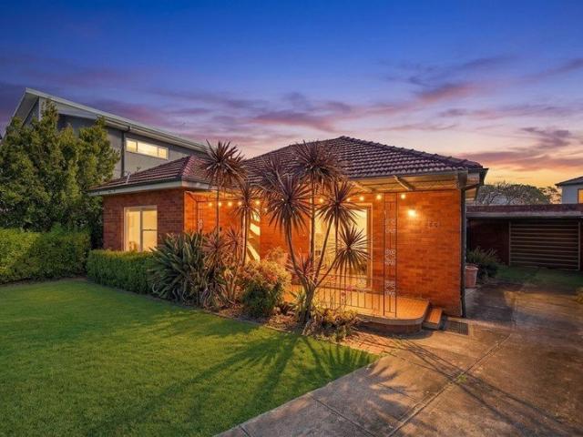 Freestanding Double Brick Gem Footsteps from Halliday Park/Foreshore & Upcoming Metro