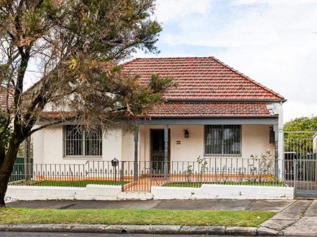 Freestanding family home on tightly held street