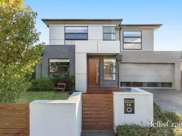 Freestanding flair in the McKinnon zone