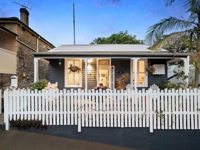 Freestanding home with expansive garden in Bayside location