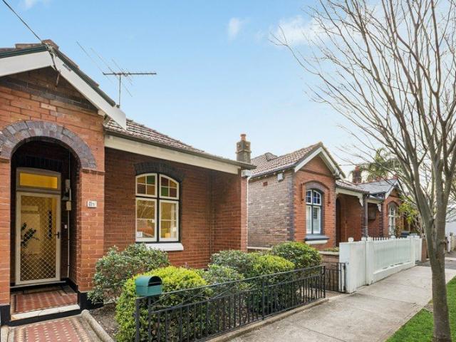 Freestanding home of exquisite character in a fantastic location