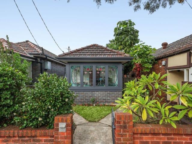 Freestanding Home Surrounded By Leafy Parks