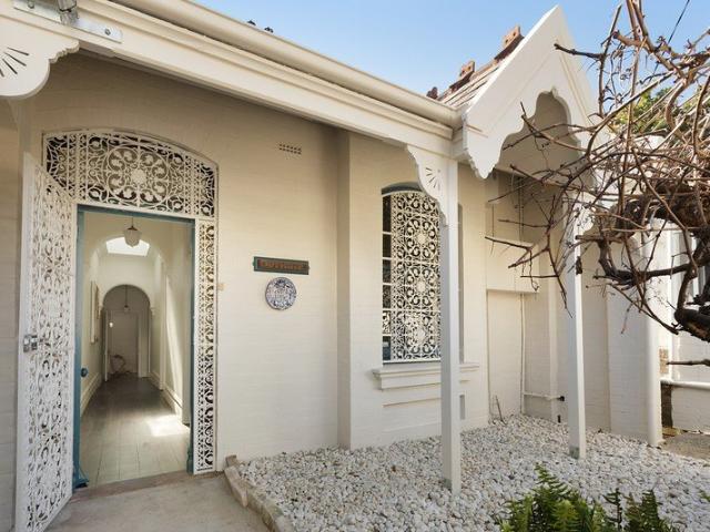 Freestanding Historic Home with North to Rear Aspect in Premier Locale