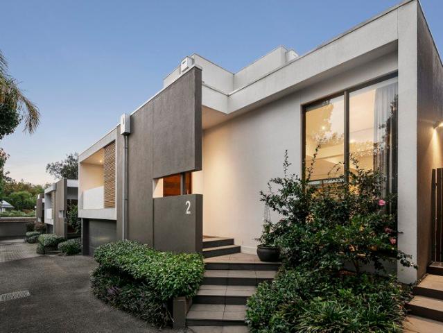 Freestanding, Light Filled Living with Architectural Elegance