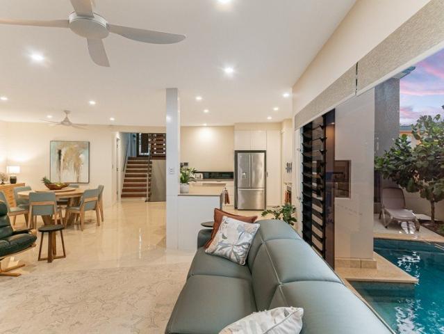 Freestanding Luxury With Parkside Privacy & Beachside Convenience