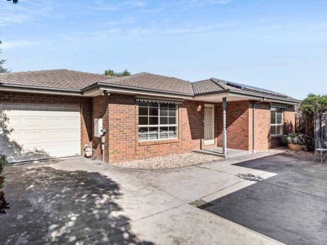 Freestanding, single level delight close to it all