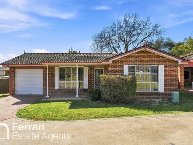 Freestanding single level villa with a north facing backyard