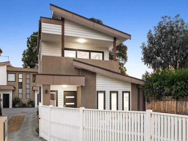 Freestanding Style with Private Garden in a Boutique Block of Four
