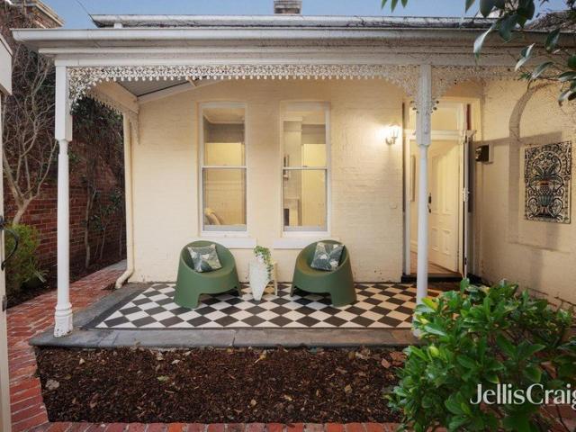 Freestanding period beauty with garden appeal