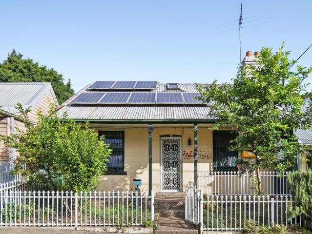 Freestanding Picturebook Cottage with Creative Scope