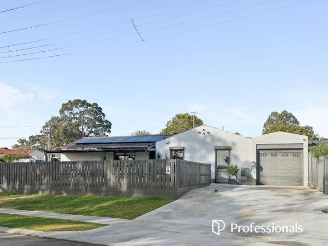 FREESTANDING RENOVATED HOME WITH DETACHED STUDIO