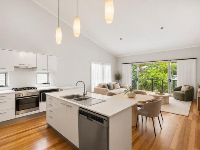 Freestanding Townhouse with Stunning City Views