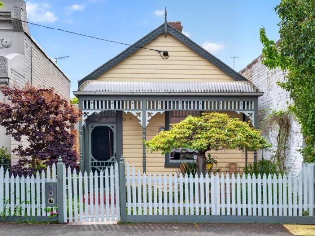 Freestanding Victorian Charm, Bathed in Northern Light, Timeless Character and Beautiful Gardens