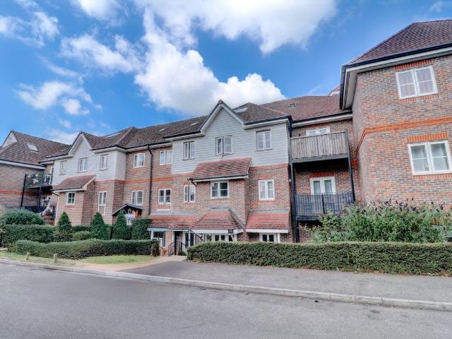 Freer Crescent, High Wycombe, Buckinghamshire HP13, 2 bed flat to rent, £1,450 pcm | PrimeLocation