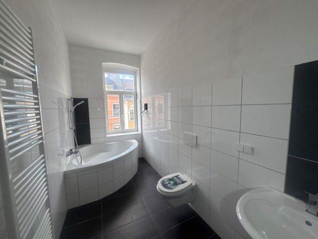 Frei ab SOFORT 3. OG Tageslichtbad Eckbadewanne ! City NAH !