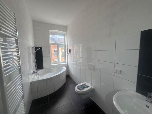 Frei ab SOFORT 3. OG Tageslichtbad Eckbadewanne ! City NAH !