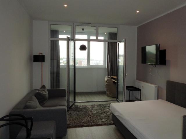 Frei ab Sofort Rollstuhlgerecht Design Apartment hochwertig möbliert, WLAN, EBK, TV u.v.m