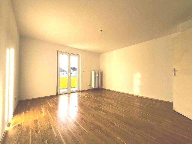 Frei ab 01. November gepflegte 3 Zimmer Dachgeschoßwohnung mit Balkon zu vermieten