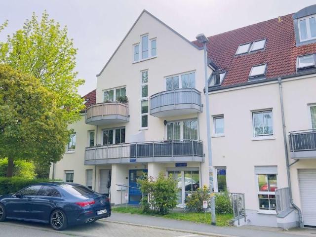 frei ab 01.09.2026: 3 Raum Wohnung im Dachgeschoss mit Einbauküche