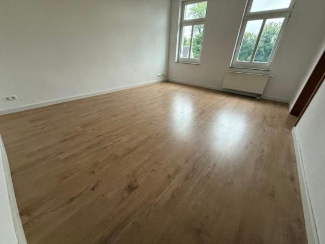 Frei ab 1.10.26 EBK / 1. Og / Balkon / kleines Arbeitszimmer