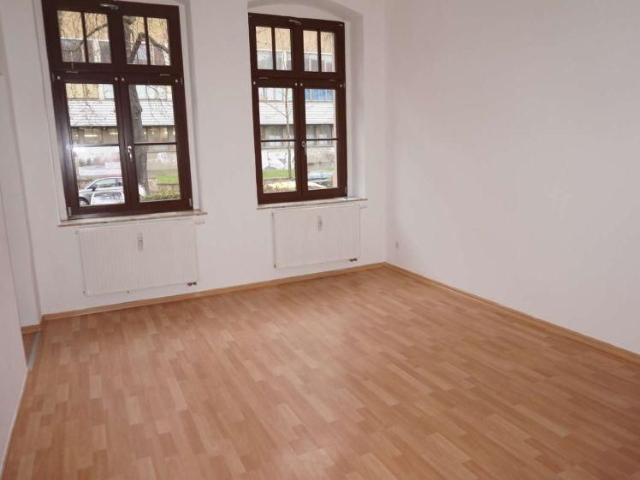 Frei ab 1.10.26 ! Küche mit Balkon kleines sep. Arbeitszi. !
