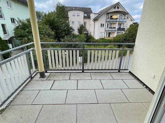 Frei ab 1.10.26 im 1. OG in TOP Lage ! Bad mit Fenster + groÃes Wohnzi