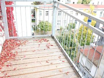 Frei ab 1.10.26 Ins 2. OG mitAufzug / zur SeitenstraÃe u.v.m