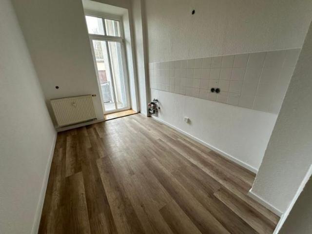 Frei ab 1.10.26 WG gerecht *Laminat * Balkon an der Küche* Wanne