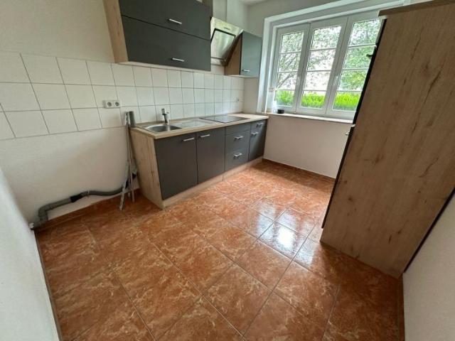 Frei ab 1.10. zzgl EBK * ! Bad mit Wanne / Balkon / Stellplatz u.v.m
